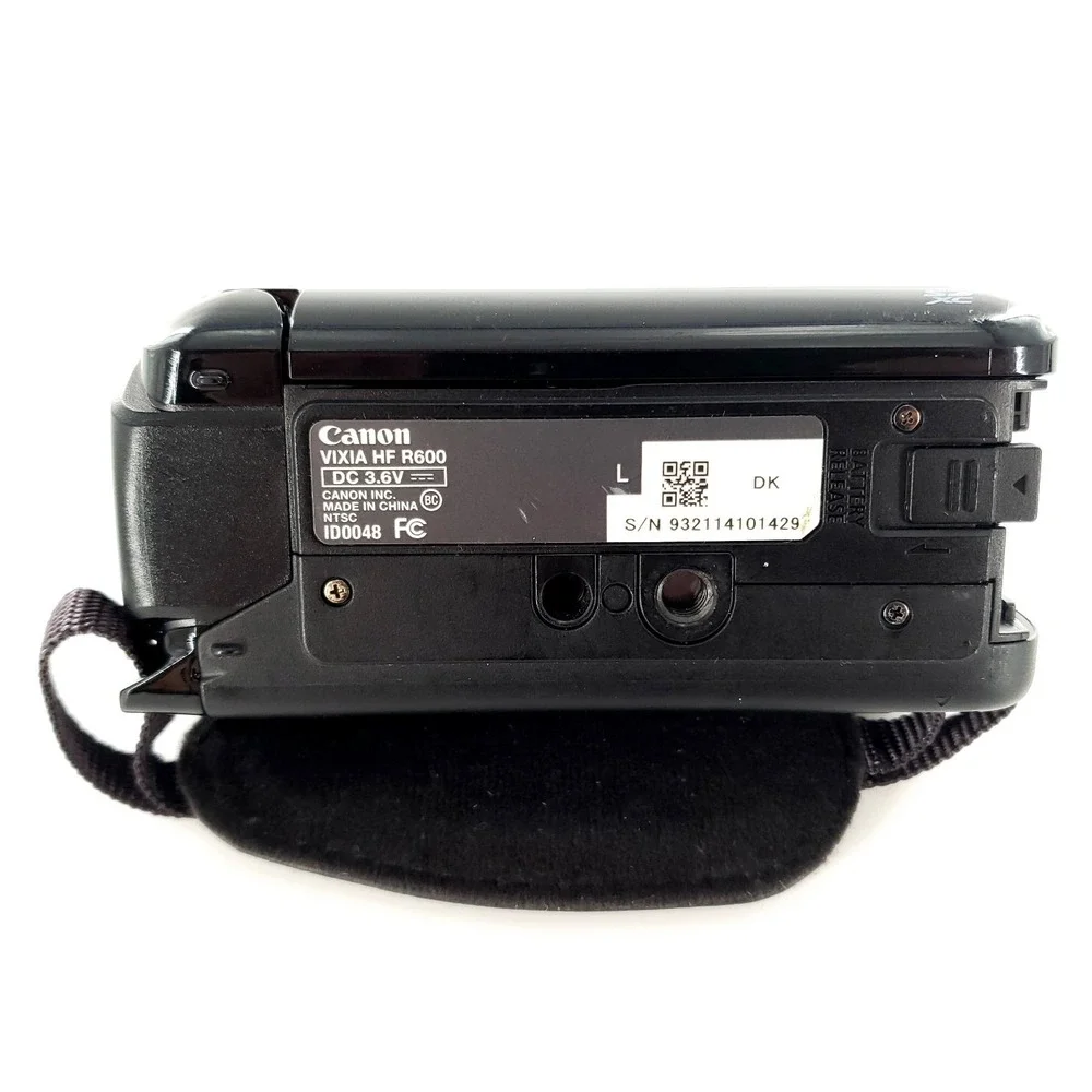 Canon VIXIA HF R600 HD Camcorder 57x Zoom w/ Battery Charger Box Manual Tested